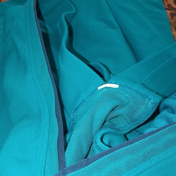 Lululemon Athletica large V-neck tank top turquoise built in bra mesh detail - Picture 13 of 14